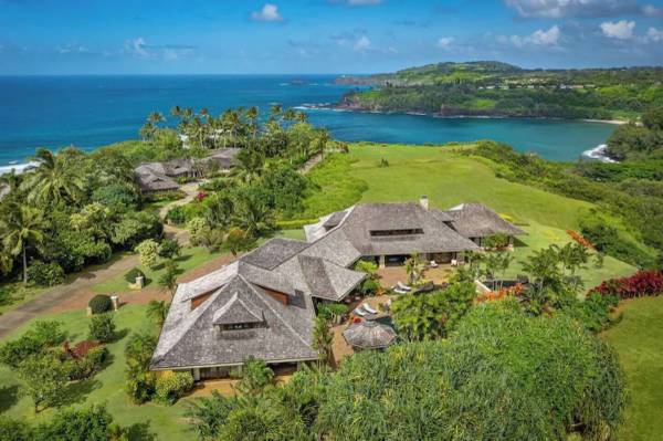 $1 / 5br - Stunning, expansive home with pool, jacuzzi, waterfall and ocean views (Kilauea)63939662533250122