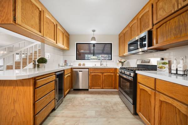 $3,945 / 3br - 1965ft2 - 3 Bd/2.5 bath, Balcony, Yard, Location!, Peaceful, Comforts++ (San Juan Bautista)64009499003010124
