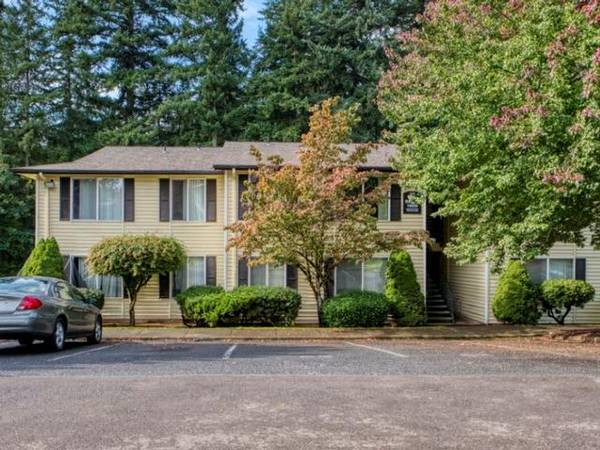 $1,516 / 2br - 860ft2 - Close to Highways 205 & 213, Large Closets, Disposal, Pantry (19839 Hwy 213, Oregon City, OR 97045)63820909188867121