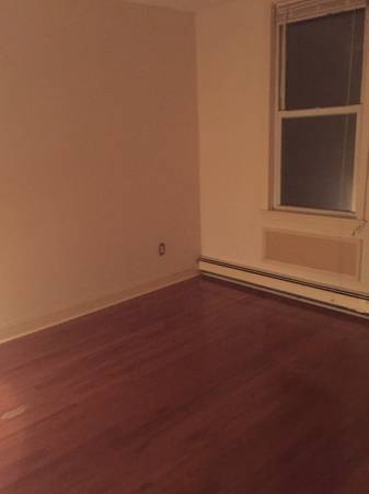 $2,600 / 2br - 800ft2 - 72ND STREET AND GRAND AVE TWO BEDROOMS NEAR TRANS AND 40MIN TO N Y C (MASPETH)63689881537411121