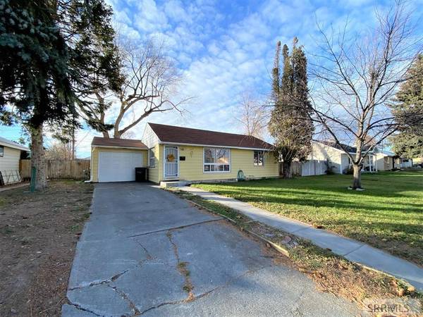 $1,680 / 2br - 1057ft2 - Come see this charming mid century home! Perfect home! (IDAHO FALLS)63952520340227122