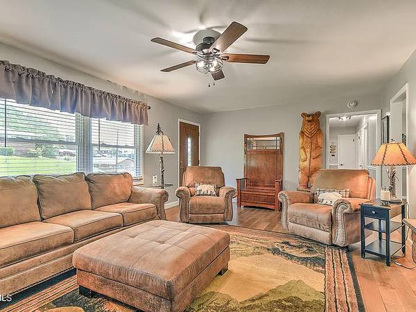 $850 / 2br - 402 Stuffle St, Kingsport, TN64024657241475121