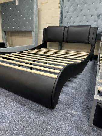 Brand New Queen Size Modern Platform Bed With Mattress Included (Free Delivery) - $399 (Dallas)63471213414147121