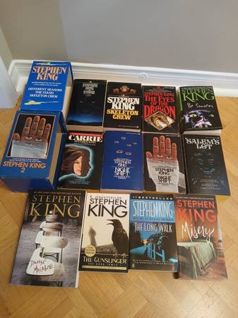 12 STEPHEN KING SOFTCOVERS plus 2 boxes - read description 1
