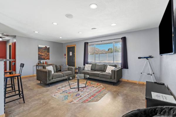 $1875.00 / 2br - 912ft2 - Charming 2-Bedroom Desert Retreat in Downtown Joshua Tree w/ Hot tub63668370721409123