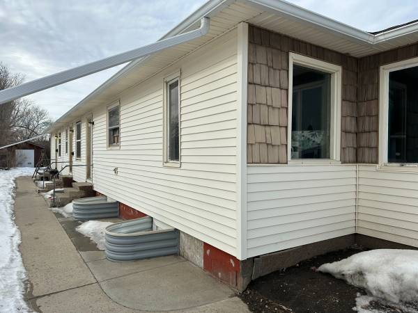 $199,000 / 3592ft2 - 5 Unit Apartment Complex for Sale in Plentywood (Plentywood)64010663751170123
