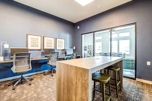 $1,780 / 3 habitaciones - 1150 pies² - ¡Ubicado en Bonney Lake!, Diseño elegante de gabinetes bicolor, 3 habitaciones (9800 219th Ave E., Bonney Lake, WA)63814636072833124