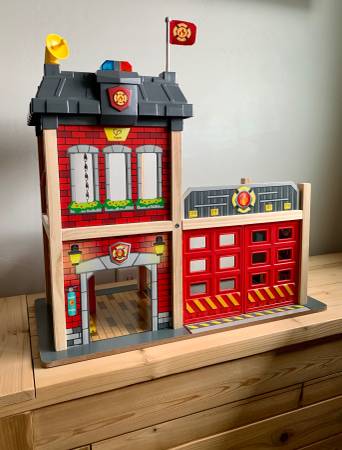 Toy fire station 1