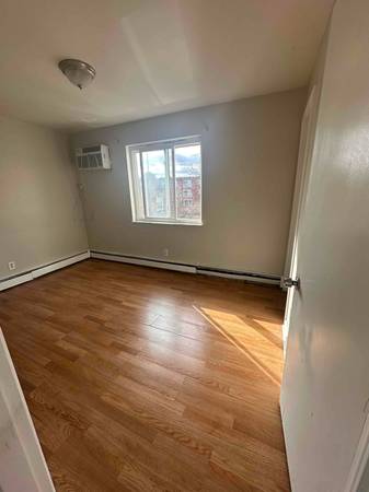 $850.00 / 1br - Spacious 1 bedroom 1 bath with large walk in closet. 12 minutes to dow63974189500163121