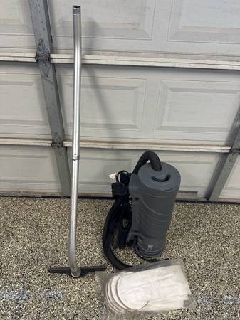 Commercial Backpack Vacuum 1