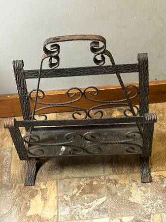 Soporte vintage de hierro fundido para leña o revistas - $45 (Methuen)63470443464449121