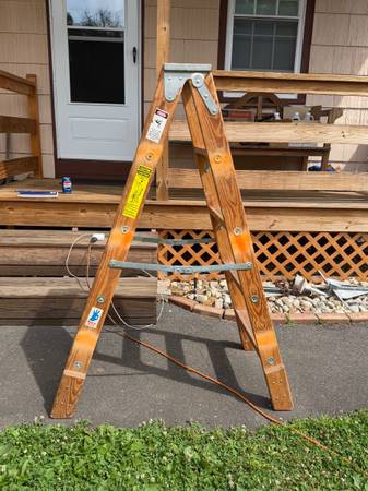 American made sturdy solid wood 5ft ladder 1