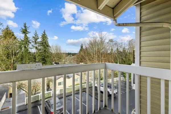 $1,695 / 1br - 666ft2 - Hermosa piscina, basura con valet, bañera de hidromasaje (Mountlake Terrace)63884891611009124