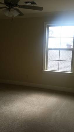 $600 / 1260ft2 - Room for rent in a 3 Bedroom, 2 1/2 bath house (Lafayette, South side)63857517334915124