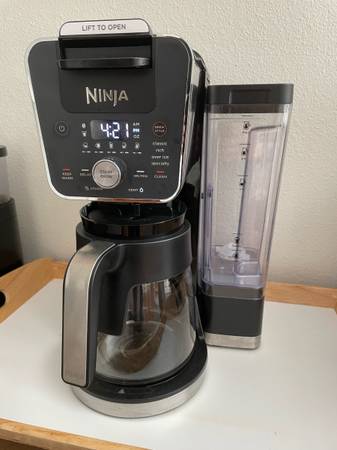 Ninja DualBrew Coffee Maker – Carafe + Single Serve (K-Cup Compatible) 1