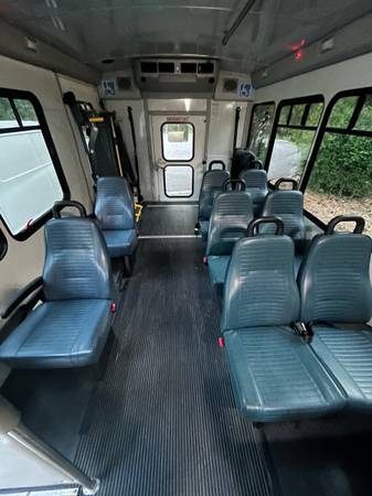 FORD ECONOLINE 2017 E350 - $11.000 (Snellville)63491987532163122