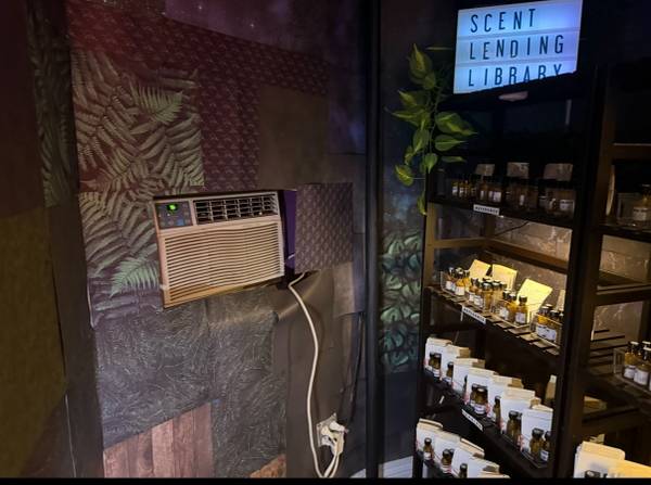 $2,800 / 450ft2 - Steps to Dime square storefront high ceiling w/office room back (Lower East Side)63765576242689122