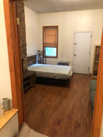$1,800 / 2br - 150ft2 - Gran habitación en Bushwick con patio trasero (Brooklyn)64033456131457122