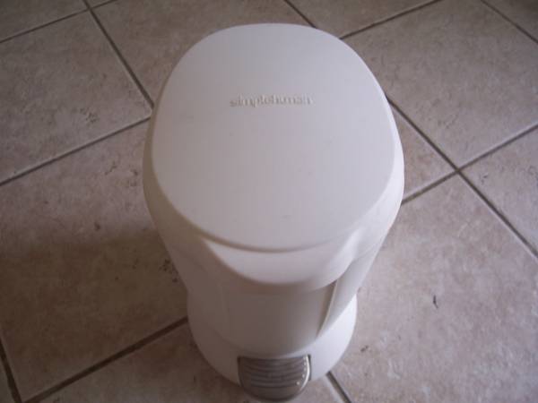 Simple Human Bathroom Trash Can 1