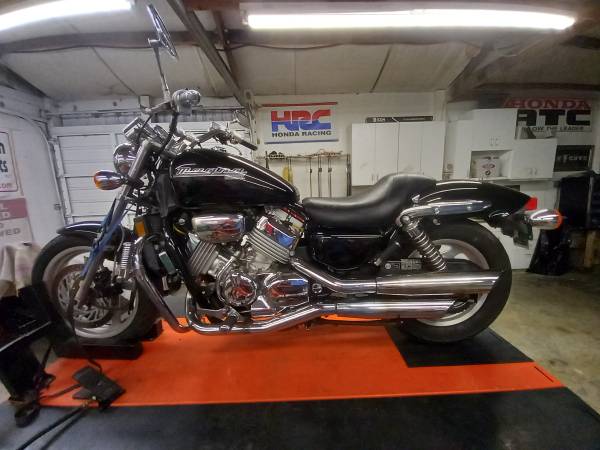1998 Honda MagnaVF750C