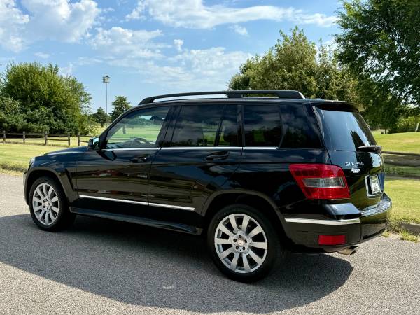 2011 Mercedes-Benz GLK 350 4Matic - 1 owner - well serviced - 92K!!!! - $9,850 (Norman)63470593549697123