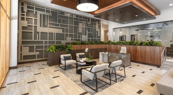 $1,575 / 1br - 616ft2 - ¡Déjese mimar con lujo: vistas de ático, sala club y ofertas exclusivas! (Downtown Portland)63831607719425124