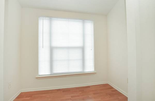 $1,195 / 2br - Right Around The Corner, Near Everywhere You Want To Be! (Metairie)63903420152450122