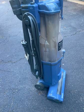 Aspiradora vertical Shark Navigator - $50 (Dawsonville)63470456853761123