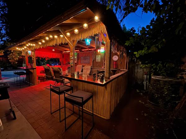 $1,149,000 / 2br - 1085ft2 - Burbank Home For Sale Vintage house with modern upgrades. (Burbank)63812198975363121