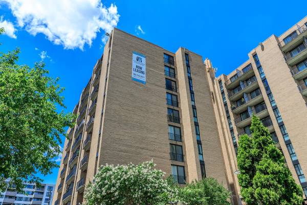 $1,672 / 1br - 620ft2 - Pantry, All Kitchen Appliances + Microwave Included, 1BD 1BA (250 S Whiting St, Alexandria, VA)63896275430019120
