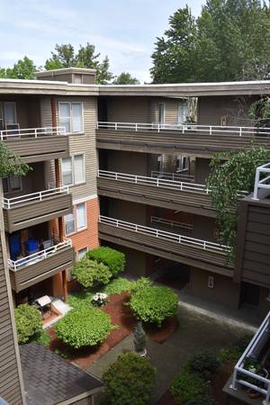 $1,699 / 1br - 663ft2 - Patio or Balcony, New in-unit washer and dryer, On Bus Line (West Seattle)63799858540801122