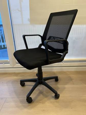 Black Mesh Task Chair with Wheels, Adjustable Height, Up/Down, Swivel 1