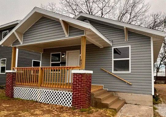 Available now! 2 bedrooms in 431W Division St 1