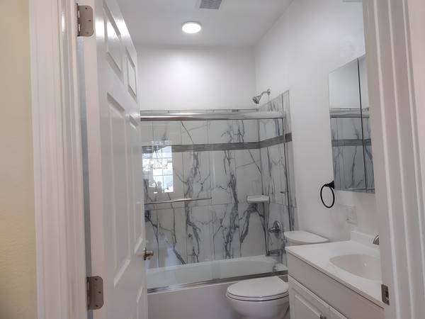 $1,100 / 3br - 180ft2 - Habitación en alquiler con baño privado en Roseville (Este de Roseville)63844735673987122