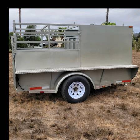 Trailer w/Divider! 1
