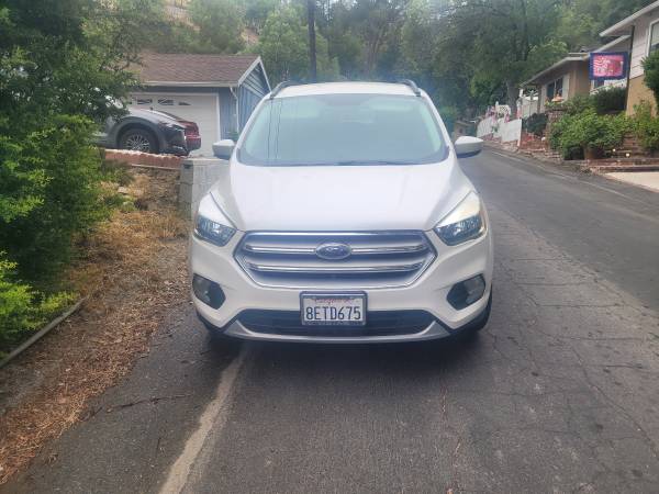 2018 FORD ESCAPE - $11,900 (Woodland Hills)63441207525251124