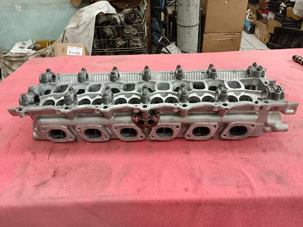 Right cylinder head Ferrari Testarossa 1