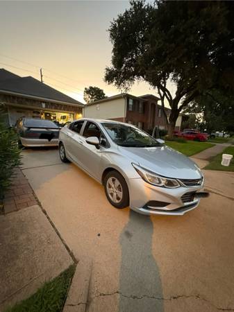 2018 chevrolet cruze LS - $3,500 (Houston)63622231265155124