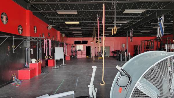 $6,500 / 5500ft2 - Commercial Retail Space / Storefront / Office Space Available 4 Lease (Martinsburg)63953077407362124