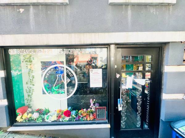 $6,375 / 850ft2 - Commercial Space Available with Grand Private Back Yard (Greenpoint)63945495239939121