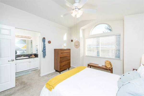 $2,345 / 2br - 1355ft2 - You will love having your own washer/dryer at Cascades! (Fresno - 9375 N Saybrook Dr)63798509966081124