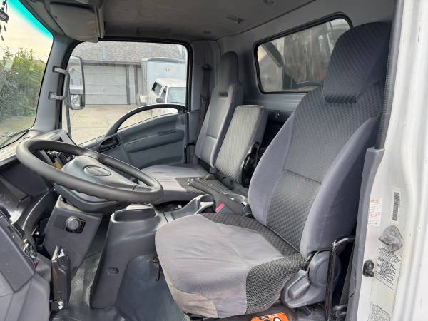 2013 Isuzu NPR - Photo 10