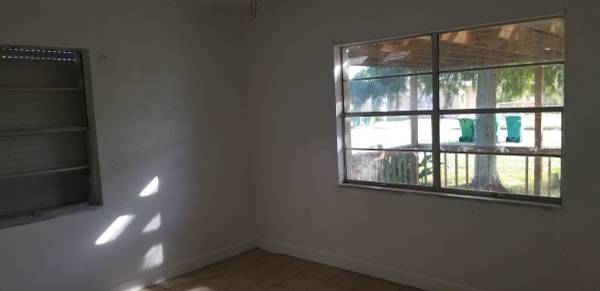 $2,000 / 3br - 1800ft2 - Linda casa en calle tranquila cerca de la torre de agua en Cocoa (Cocoa)63823722111233123