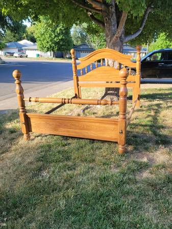 Queen oak four post bed frame 1