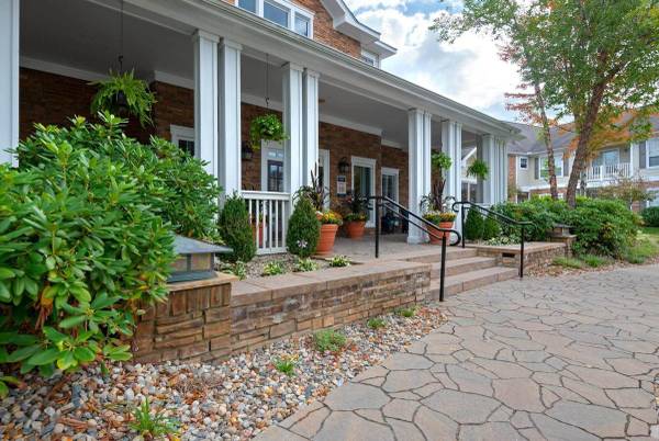 $2,944 / 1br - 1146ft2 - Custom Built-In Closet, Vaulted ceiling, Stainless Steel Appliances (Braintree)63996690761347123