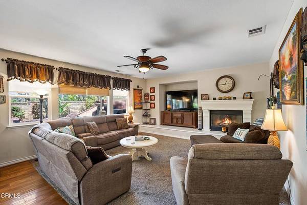 $1,399,900 / 5 habitaciones - 3417 pies cuadrados - Camarillo Oasis | ¡Espacioso con ENTRETENIMIENTO JUNTO A LA PISCINA! (Camarillo)63736241323907123