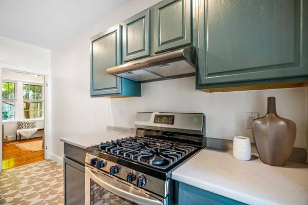 $3,000 / 2br - 825ft2 - South-facing 1st floor unit64213536325249124