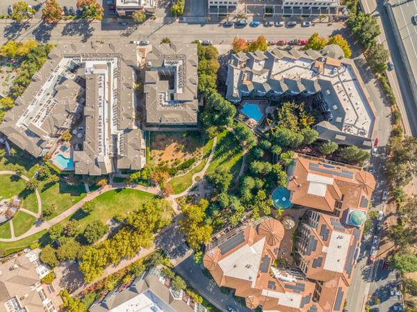 $1,995 Charming Studio Apartment – Rent Ready Now! 1