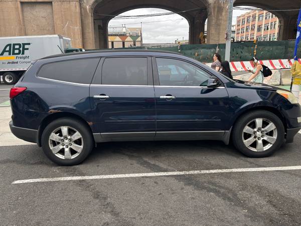 2012 Chevrolet Traverse AWD LTZ - $3,999 (queens)63614600591105123