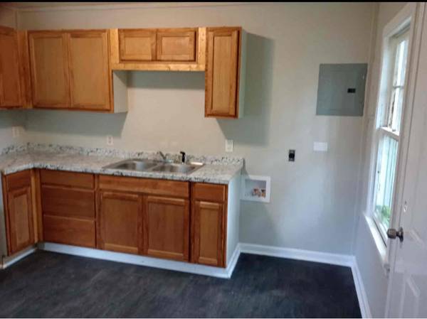 $950.00 / 2br - 900ft2 - 🏡 Beautiful 2 Bedroom | 1 Bathroom House – SECTION 8 APPROVED & MOVE-63876482951299122